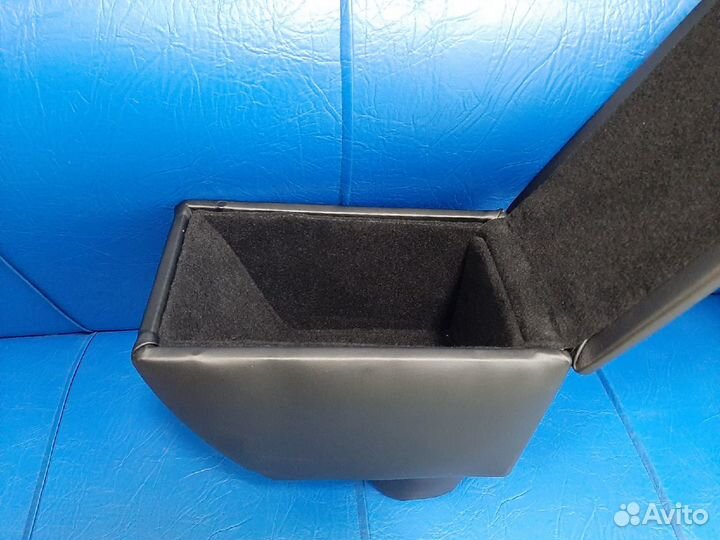 Подлокотник Kia Rio 3