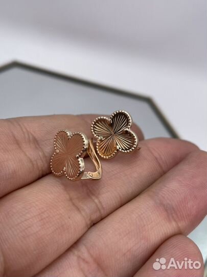 Золотые серьги 