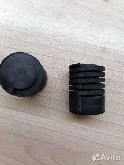 Отбойник капота Toyota