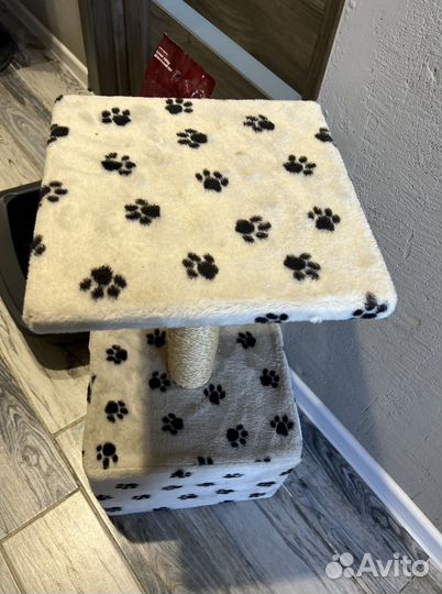 Когтеточка с домиком для кота