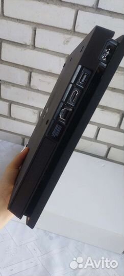 Sony playstation 4 slim/Fifa23,NHL23,UFC4