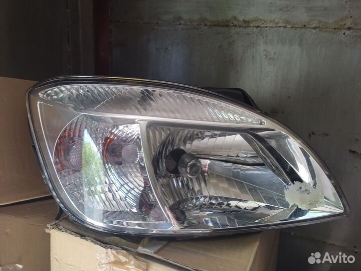 Фара R на Kia Rio 2 с 05г