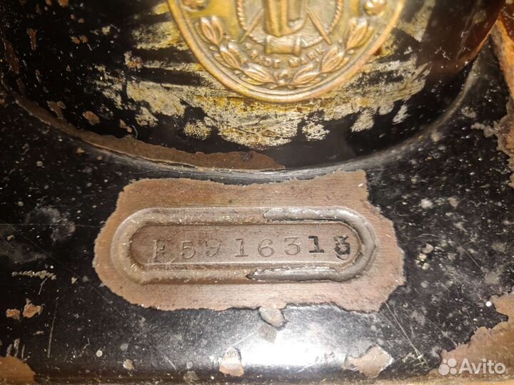 Швейная машина Singer