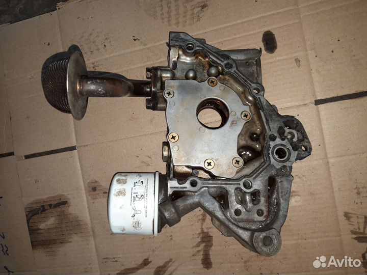 Клапанная крышка, масляный поддон mitsubishi 4G18