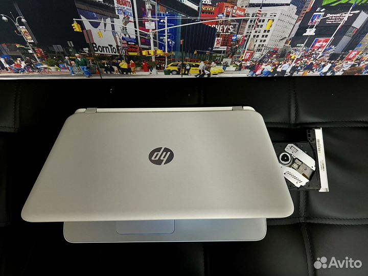 Белый красивый ноутбук HP 4GB ram