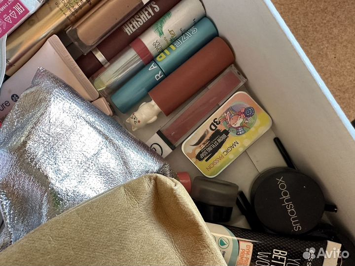 Набор декоративки, огромная коробка косметики