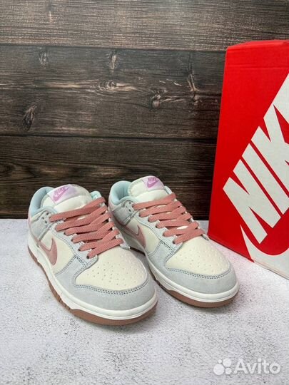 Nike dunk low fossil rose