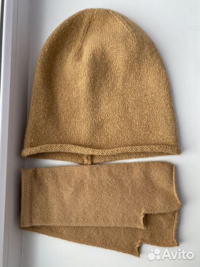 Шапка и митенки на женщину