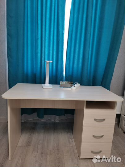 Письменный стол