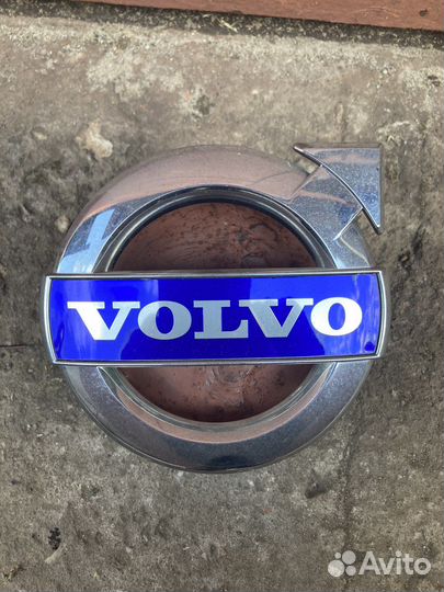 Эмблема решетки радиатора volvo
