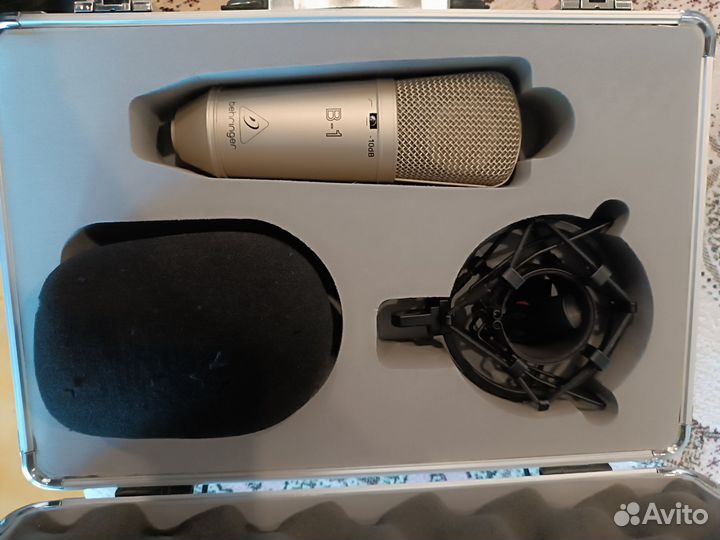 Студийный микрофон behringer b1