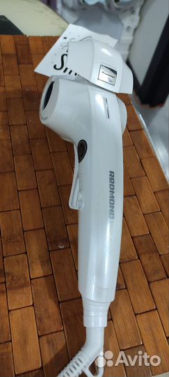 Плойка Redmond