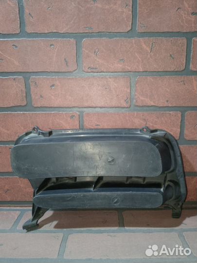 Заглушка бампера toyota avensis AZT250 1AZ-FSE FR/LH