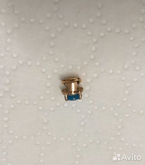 Золотой кулон с топазом