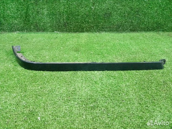 Планка под фару / ресничка правая Mercedes-Benz