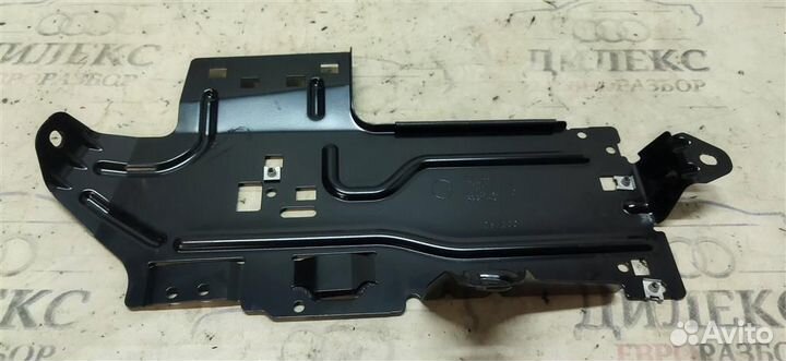 Кронштейн (сопут. товар) Audi Q7 2005