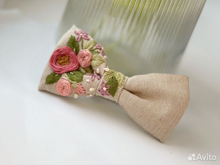 Бантики ручной работы с вышивкой