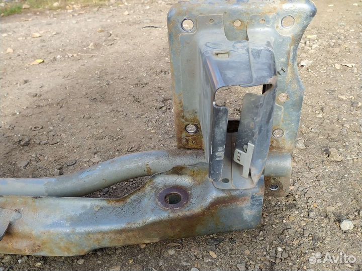 Передний усилитель бампера SsangYong actyon