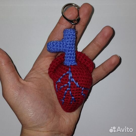 Вязаный брелок