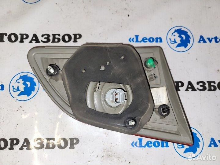 Фонарь в крышку багажника правый Nissan Almera G15