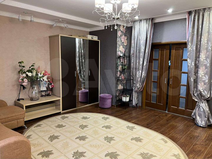 Дом 400 м² на участке 8 сот.