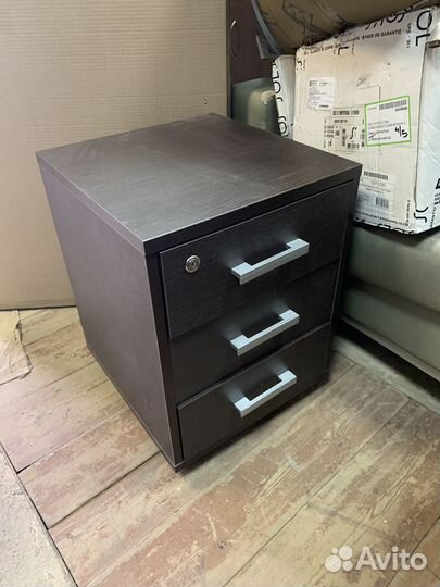 Продается подкатная тумба для документов 3 ящика