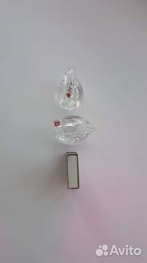 Стеклянные фигурки лебеди