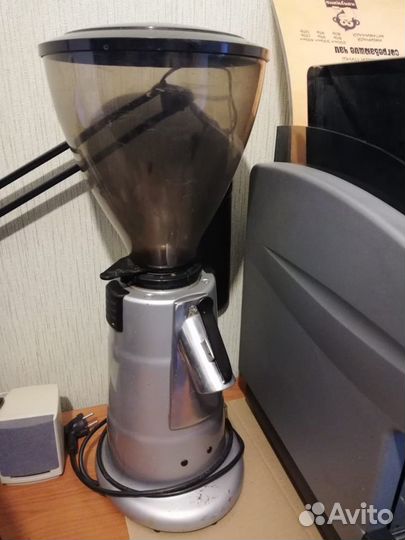 Профессиональная кофемашина faema, кофемолка macap