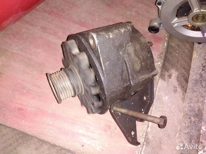 Запчасти на Mercedes 124 м102