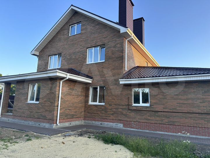 Коттедж 265 м² на участке 15 сот.