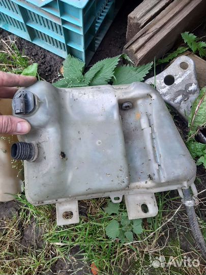 Бочек омывателя на бмв е39