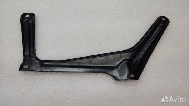 Кронштейн подрамника передний Mitsubishi Outlander