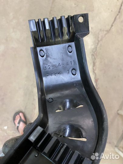 Защита топлипровода на мазду B25D45411A