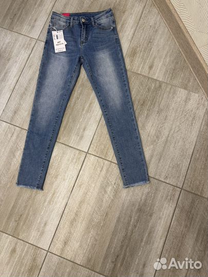 Джинсы новые