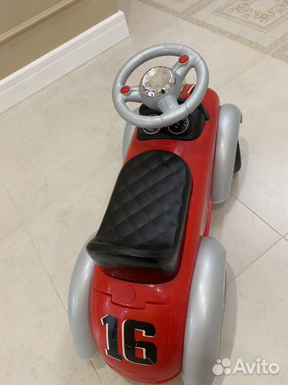 Машинка-каталка в ретро стиле