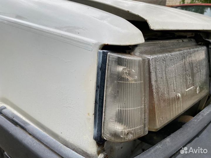 Поворотник передний правый Nissan Sunny B11