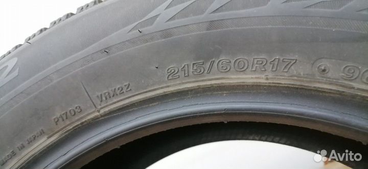 Bridgestone Blizzak VRX2 215/60 R17