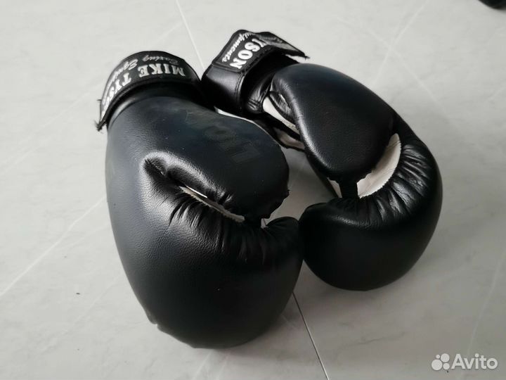 Боксерские перчатки