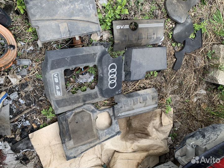 Крышка двигателя Audi A8 d2