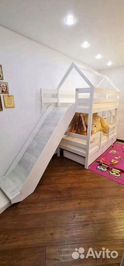 Детская кровать с бортиком