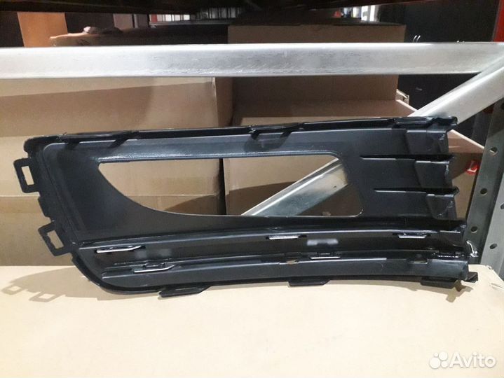 Окантовка противотуманной фары Фольксваген Поло 5