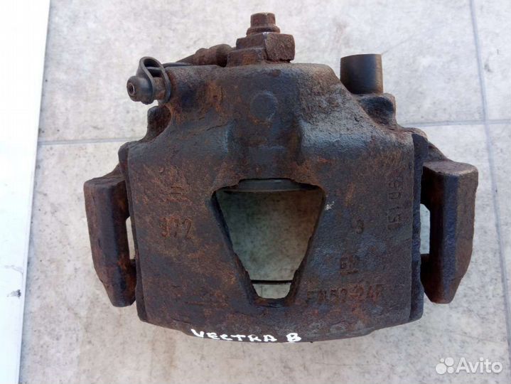 Суппорт тормозной передний правый Opel Vectra B