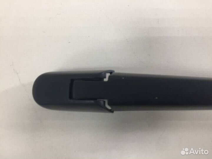 Поводок стеклоочистителя задний Mitsubishi Pajero