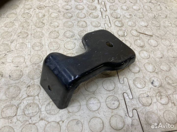 Кронштейн усилителя передний Mercedes-Benz