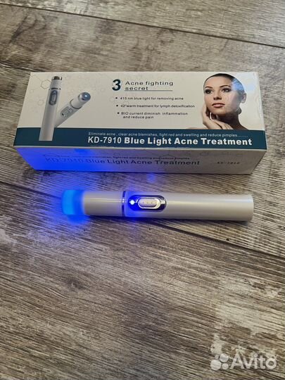 Прибор для лечения акне синим цветом
