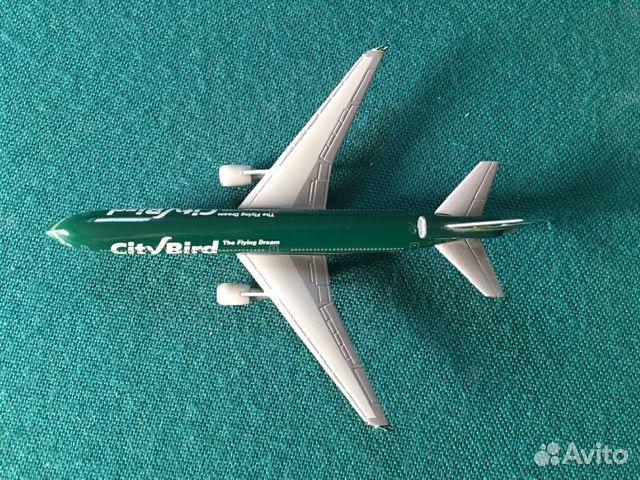 Модель самолета McDonnall Douglas MD-11