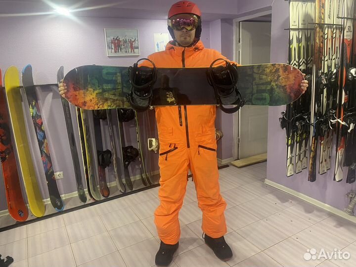 Горнолыжная одежда, сноуборды и горные лыжи