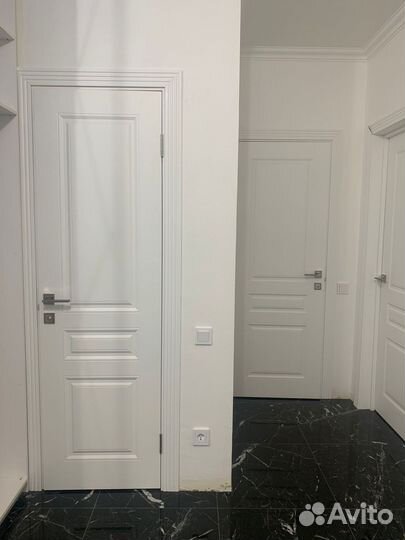 Двери межкомнатные с коробкой новые из массива