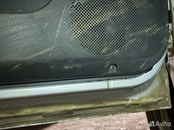 Передняя левая дверь лада приора