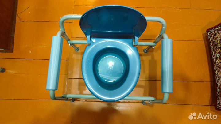 Санитарное кресло туалет